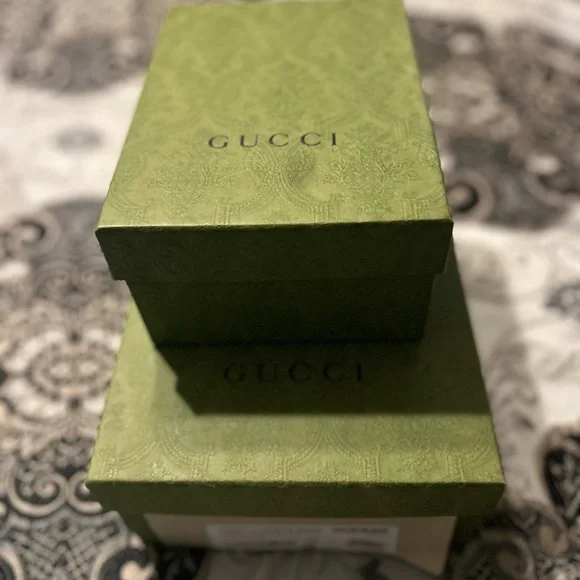 Gucci White and Red Sneakers Low-Top Design